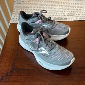 Saucony Ride 15 Womens Running shoes